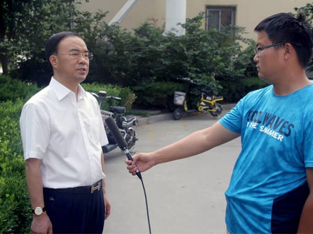 山東天意機(jī)械董事長(zhǎng)劉洪彬作為基層共產(chǎn)黨員，今天接受了當(dāng)?shù)赜浾叩牟稍L