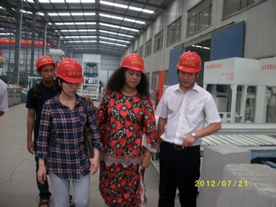 2012.7.21日坦桑尼亞總統(tǒng)夫人來我公司參觀指導(dǎo)、洽談合作