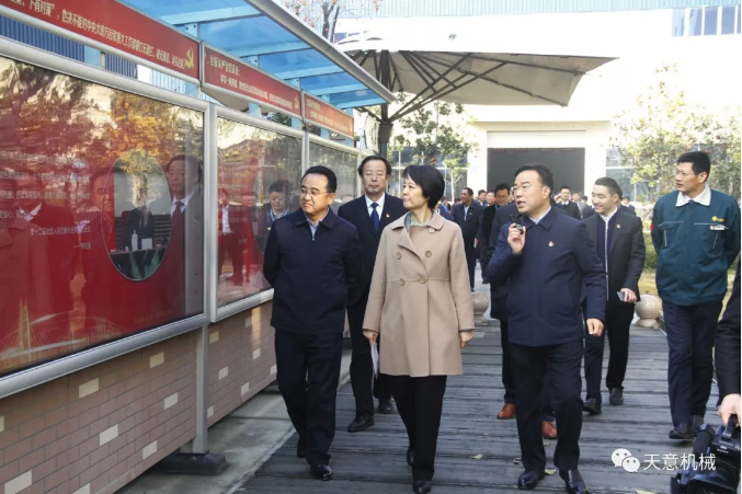 濟寧市委常委、組織部部長孔凡萍帶領(lǐng)全市“兩新”組織黨建工作現(xiàn)場觀摩團蒞臨天意機械調(diào)研指導
