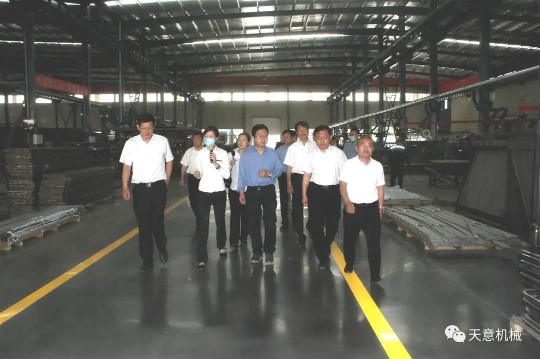 市聯(lián)合調(diào)研組對(duì)天意機(jī)械入選省優(yōu)選項(xiàng)目的 裝配式建筑自動(dòng)化PC生產(chǎn)線進(jìn)行現(xiàn)場調(diào)研